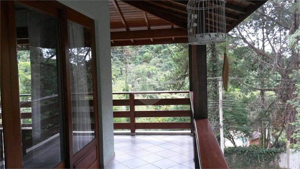 Casa à venda com 4 quartos, sendo 2 suítes, no condomínio Alpes da Cantareira, Mairiporã - SP