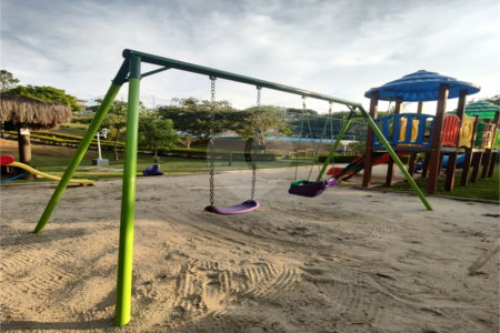 Casa à venda com 3 quartos, sendo 1 suíte,  no condomínio Atibaia Park 1, Atibaia - SP