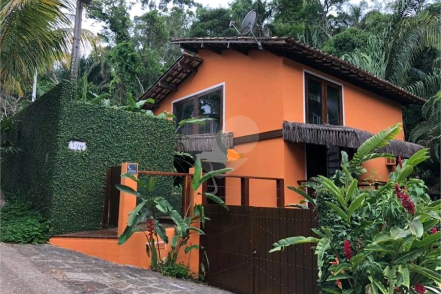 Casa à venda com 4 quartos, sendo 2 suítes,  em Barra Velha, Ilhabela, SP