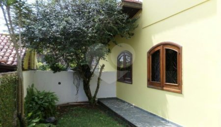 Sobrado à venda com 4 quartos, sendo 2 suítes,  em Interlagos, São Paulo, SP
