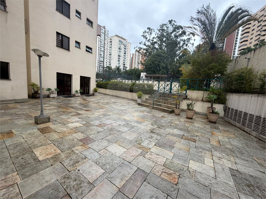 Apartamento à venda com 3 suítes em Vila Suzana, São Paulo, SP