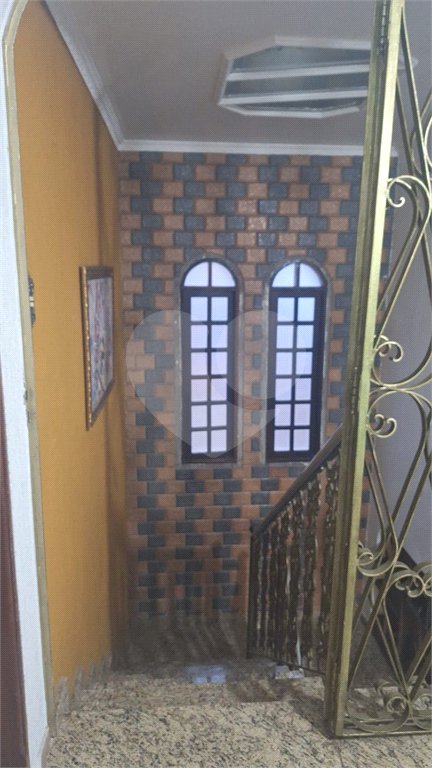 Sobrado à venda ou para alugar com 4 suítes em Sitio Paredão, Ferraz de Vasconcelos, SP