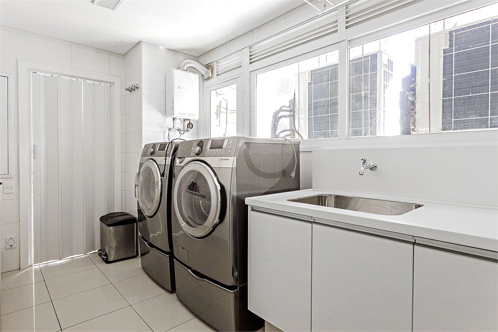 Apartamento à venda com 4 suítes em Paraíso, São Paulo, SP