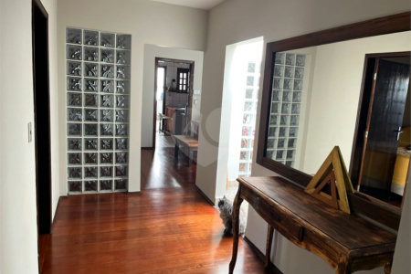 Casa Térrea à venda com 5 quartos, sendo 3 suítes,  em Vila Oliveira, Mogi das Cruzes, SP