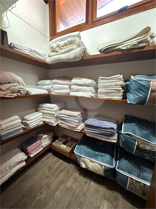 Casa à venda com 4 quartos, sendo 2 suítes,  no condomínio Chacara Marques, Santana de Parnaíba - SP