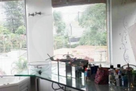 Sobrado à venda com 4 quartos, sendo 2 suítes, em Alto da Boa Vista, São Paulo, SP
