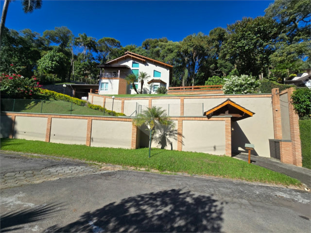 Casa à venda com 3 suítes no condomínio Associação Reserva das Hortênsias, Mairiporã - SP