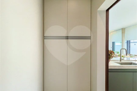 Indaiatuba - Condominio Villa Sapezal - 318 m² de Terreno - 230 m² de Área Construída - 3 suítes, sendo 1 Master com closet planejado - Sala de TV - Sala de estar integrada à Sala de jantar - Cozinha com móveis planejados - Despensa - Escritório planejado - Lavabo - Piscina com preparação para aquec