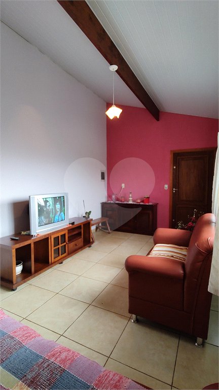 Casa à venda com 3 quartos, sendo 1 suíte, em Vila Santa Helena, Atibaia, SP