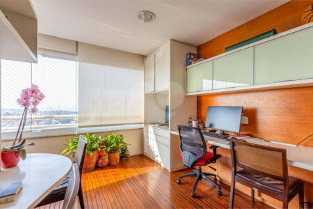 Apartamento à venda com 4 quartos, sendo 3 suítes,  em Real Parque, São Paulo, SP