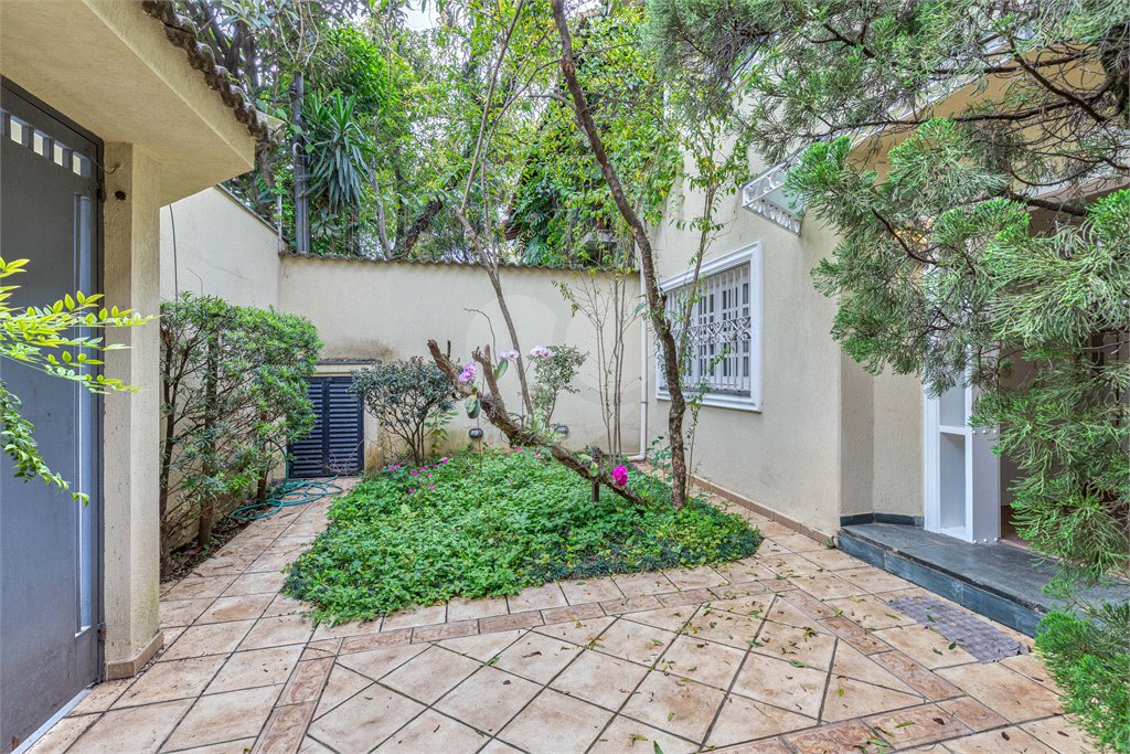 Casa à venda com 4 quartos, sendo 2 suítes, em Jardim Luzitânia, São Paulo, SP