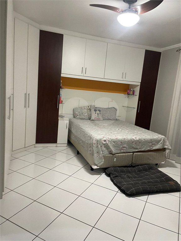 Sobrado à venda com 4 quartos, sendo 1 suíte, em Vila Áurea, Poá, SP