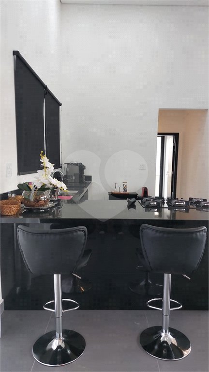 Casa à venda ou para alugar com 4 quartos, sendo 3 suítes, no condomínio Figueira Garden, Atibaia - SP