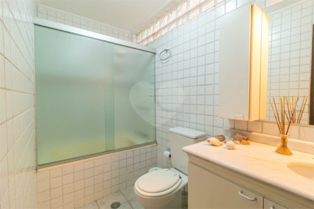Casa à venda com 3 quartos, sendo 1 suíte,  no condomínio Jardim Hipico, São Paulo - SP