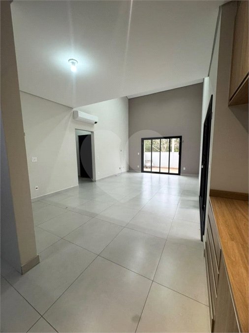 Casa à venda com 3 quartos, sendo 1 suíte, no condomínio Jardim Laguna, Indaiatuba - SP