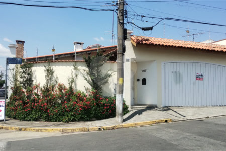 Casa à venda com 4 quartos, sendo 1 suíte,  em Vila Oliveira, Mogi das Cruzes, SP