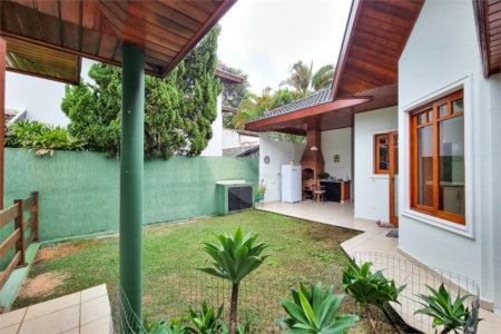 Casa à venda com 4 quartos, sendo 3 suítes, no condomínio Morada da Serra, São José dos Campos - SP