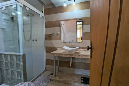 Casa à venda com 3 quartos, sendo 1 suíte, em Campo Grande, Rio de Janeiro, RJ