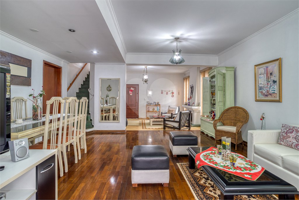 Casa de Vila à venda com 4 quartos, sendo 2 suítes, em Granja Julieta, São Paulo, SP
