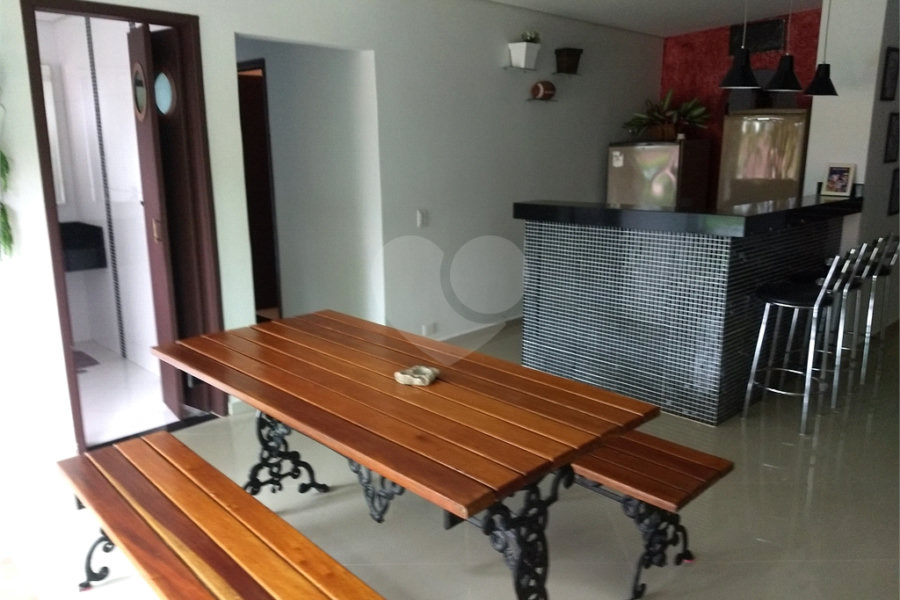 Casa Térrea à venda ou para alugar com 4 suítes em Horto, São Paulo, SP