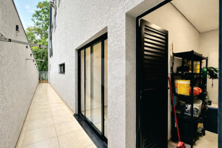 Casa à venda com 3 suítes no condomínio Reserva Santa Maria, Jandira - SP