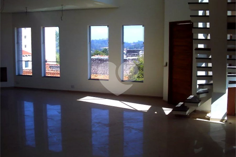Sobrado à venda com 3 quartos, sendo 1 suíte, em Tremembé, São Paulo, SP