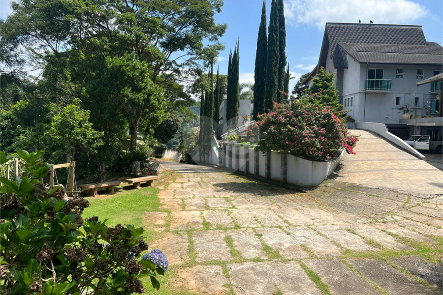 Casa à venda com 6 quartos, sendo 5 suítes, no condomínio Alpes da Cantareira, Mairiporã - SP