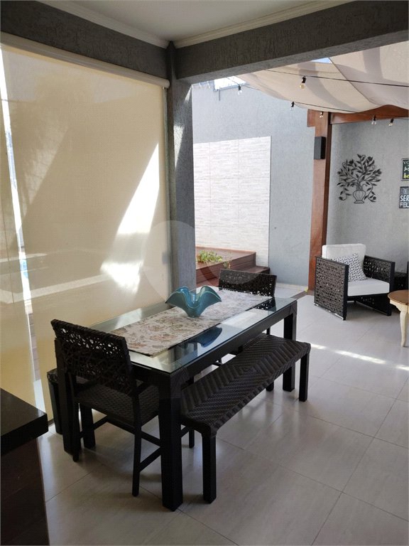 Casa à venda com 3 quartos, sendo 1 suíte,  no condomínio Residencial Jardim das Palmeiras, Vinhedo - SP