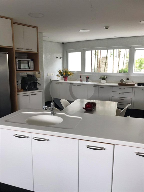 Casa à venda com 4 quartos, sendo 8 suítes, no condomínio Residencial Jd. Ibiratiba, São Paulo - SP