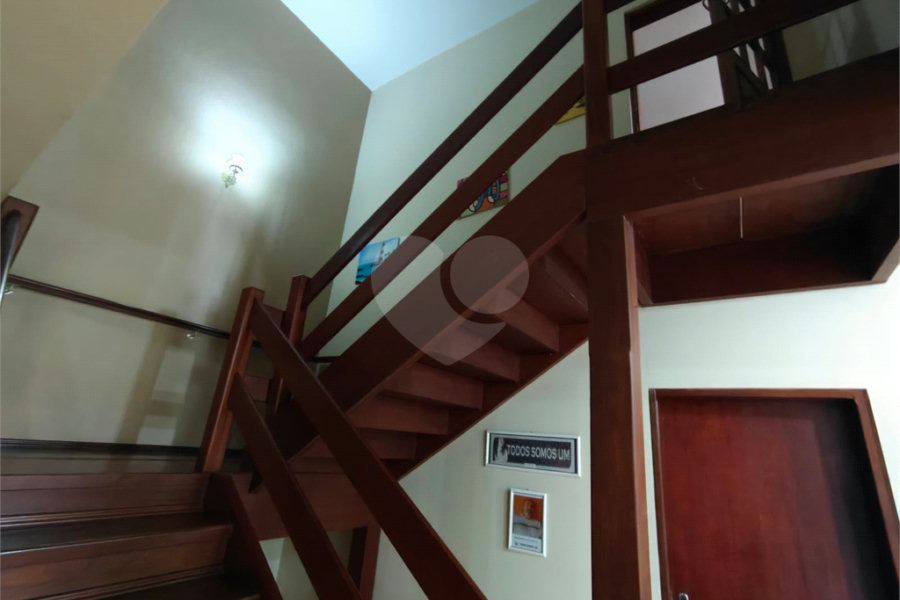 Casa à venda com 4 quartos, sendo 2 suítes,  em Country Residencial Felix, Bom Jesus dos Perdões, SP