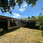 Excelente oportunidade no condomínio Vale das Laranjeiras, em Indaiatuba/SP. - R$ 1.850.000,00 - Terreno de 3.000 m²), com frente de 50 metros, proporcionando diversas possibilidades de projeto. O lote possui ótima localização dentro do condomínio, rodeado de natureza e com fácil acesso