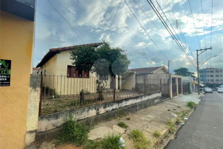 Terreno com benfeitoria na Vila Costa do Sol