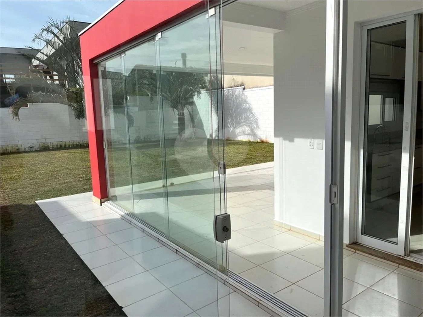 Casa para alugar com 3 suítes no condomínio Figueira Garden, Atibaia - SP