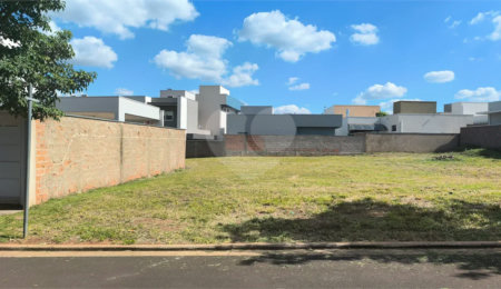 Terreno à venda em Residencial Village Damha III, Araraquara, SP