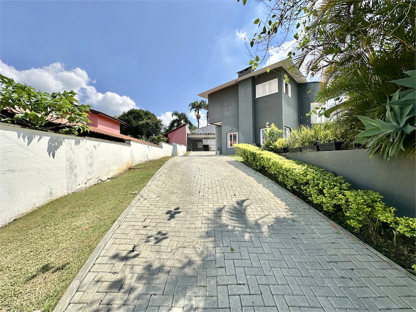Casa à venda com 4 quartos, sendo 2 suítes,  no condomínio Granja Vianna II, Cotia - SP