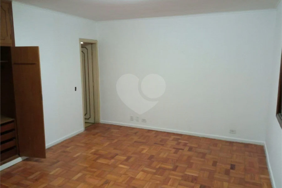 Excelente Sobrado com 04 suítes. Venha fazer uma visita.