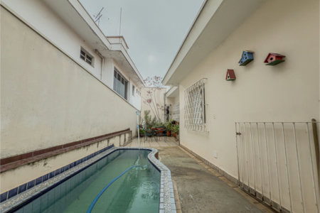 Casa com 3 Dormitórios e 2 suítes à Venda no Bairro da Saúde