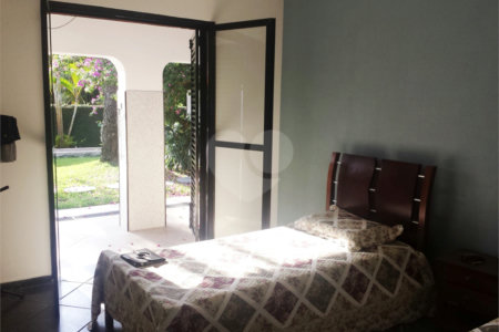Casa à venda com 8 quartos, sendo 6 suítes,  no condomínio Acapulco, Guarujá - SP