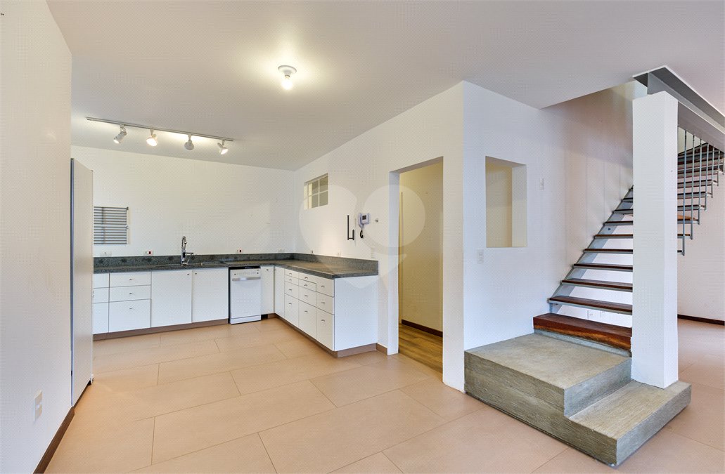 Casa para alugar com 5 quartos, sendo 3 suítes,  em Chácara Monte Alegre, São Paulo, SP