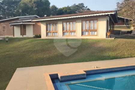 Casa à venda com 9 quartos, sendo 4 suítes, em Jardim Maracanã, Atibaia, SP