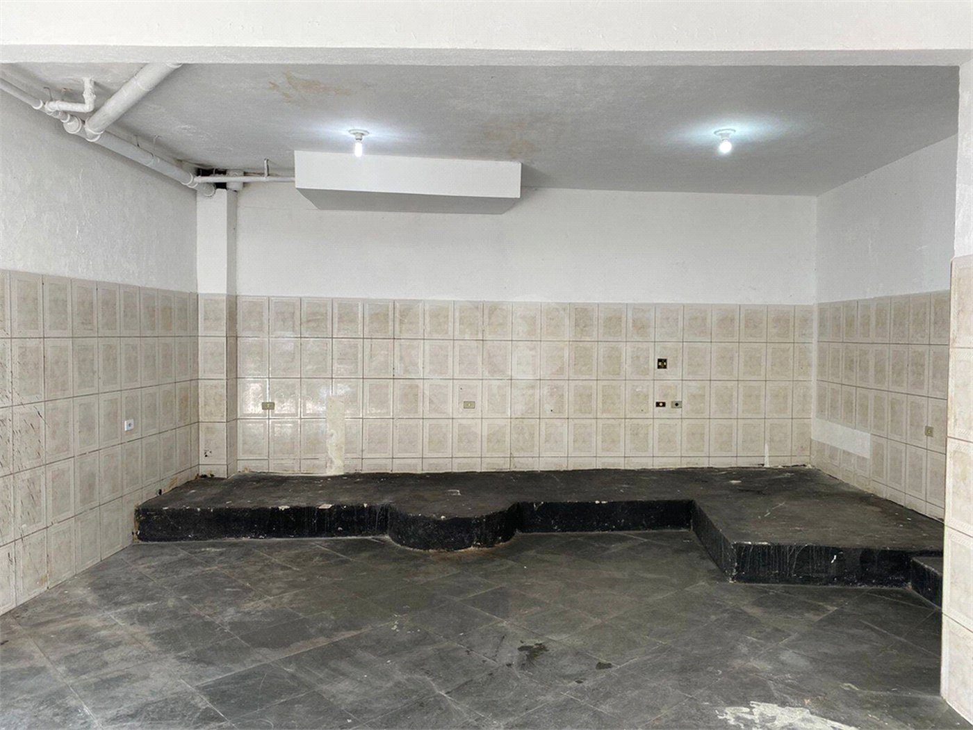 Salão para alugar em Vila Júlia, Poá, SP