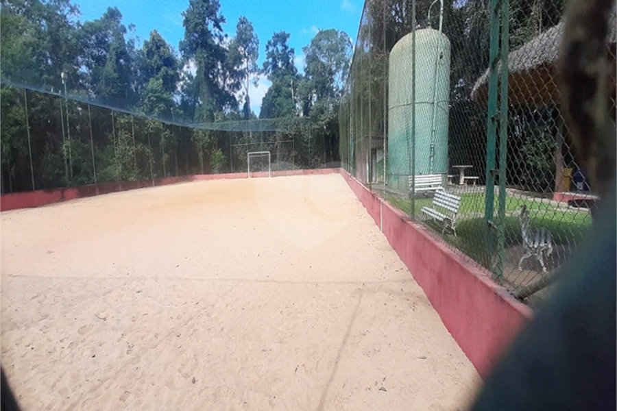 Casa à venda com 4 quartos, sendo 1 suíte, no condomínio Parque Suiça, Caieiras - SP