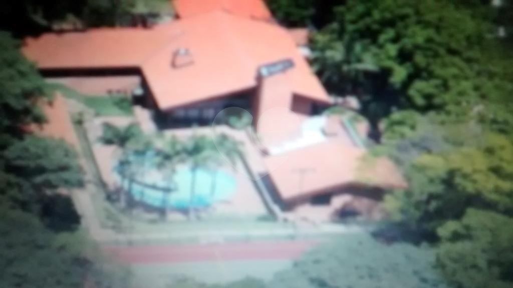 Sobrado à venda com 7 quartos, sendo 5 suítes, em Chácara das Paineiras, Carapicuíba, SP