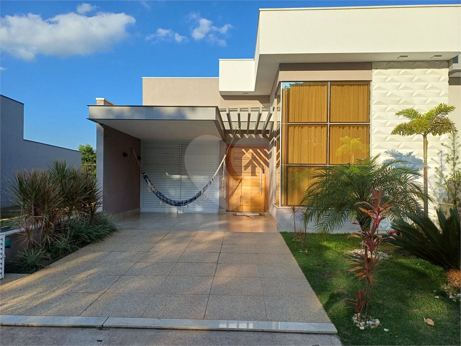 Casa à venda com 3 quartos, sendo 1 suíte, no condomínio Mantova, Indaiatuba - SP