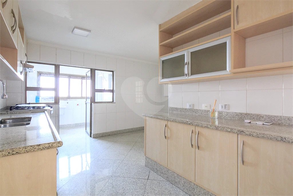 Apartamento locação Alto da Boa Vista próximo Jardim Marajoara.