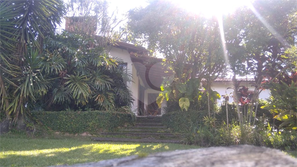 Casa à venda com 5 quartos, sendo 3 suítes, no condomínio Alpes da Cantareira, Mairiporã - SP