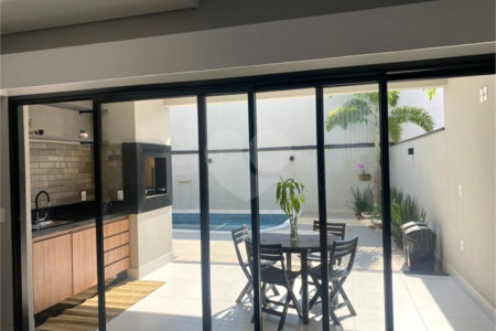 Casa à venda com 3 quartos, sendo 1 suíte,  no condomínio Mantova, Indaiatuba - SP