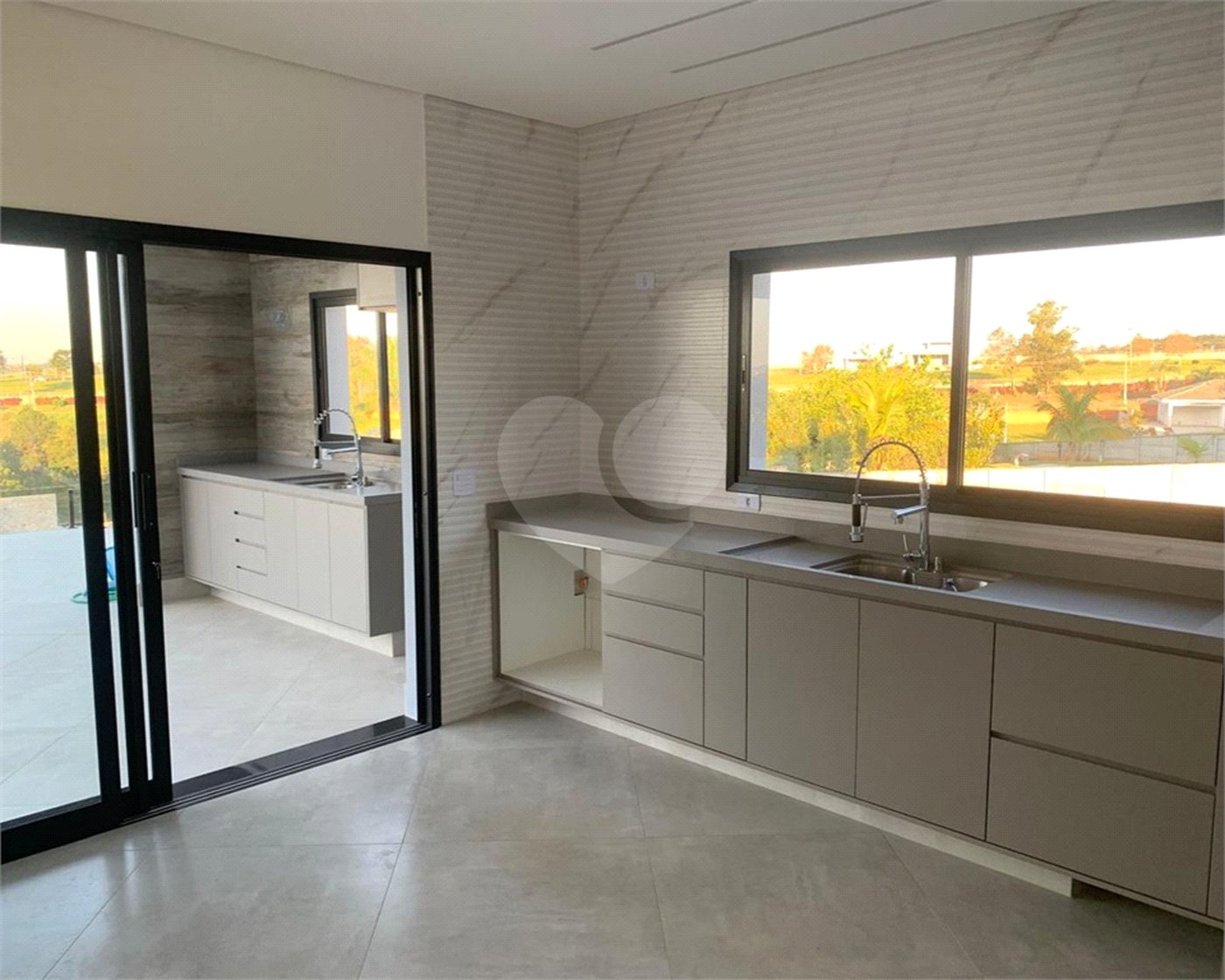 Casa à venda com 3 suítes no condomínio Village Ipanema I, Araçoiaba da Serra - SP