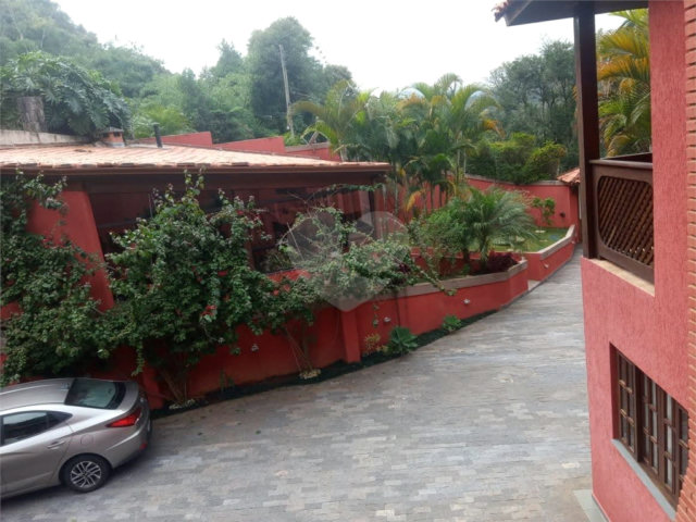 Casa à venda com 3 quartos, sendo 2 suítes,  no condomínio Alpes da Cantareira, Mairiporã - SP