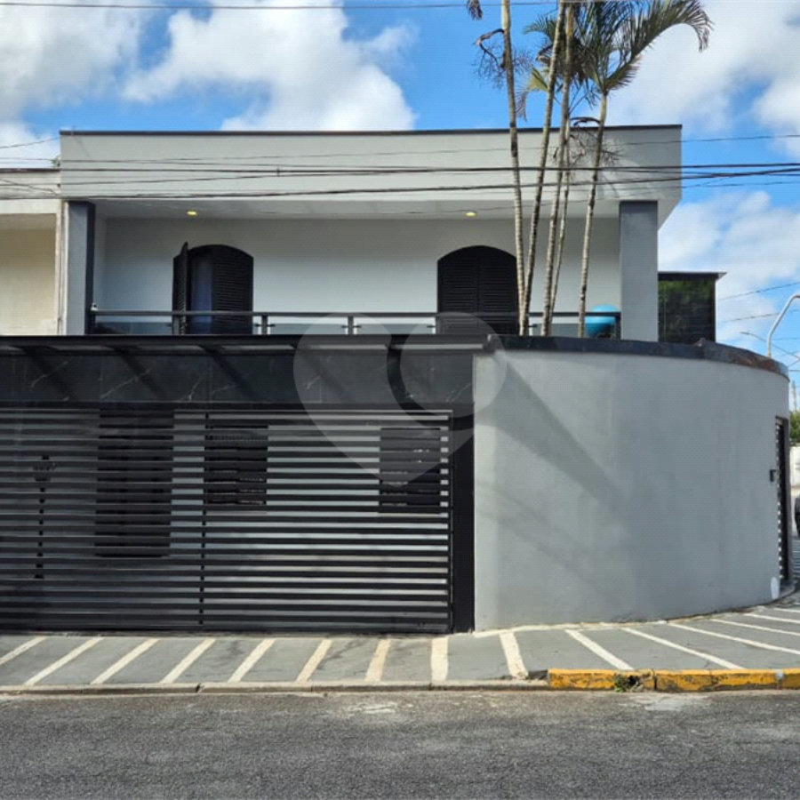 Casa à venda com 3 quartos em Vila Oliveira, Mogi das Cruzes, SP